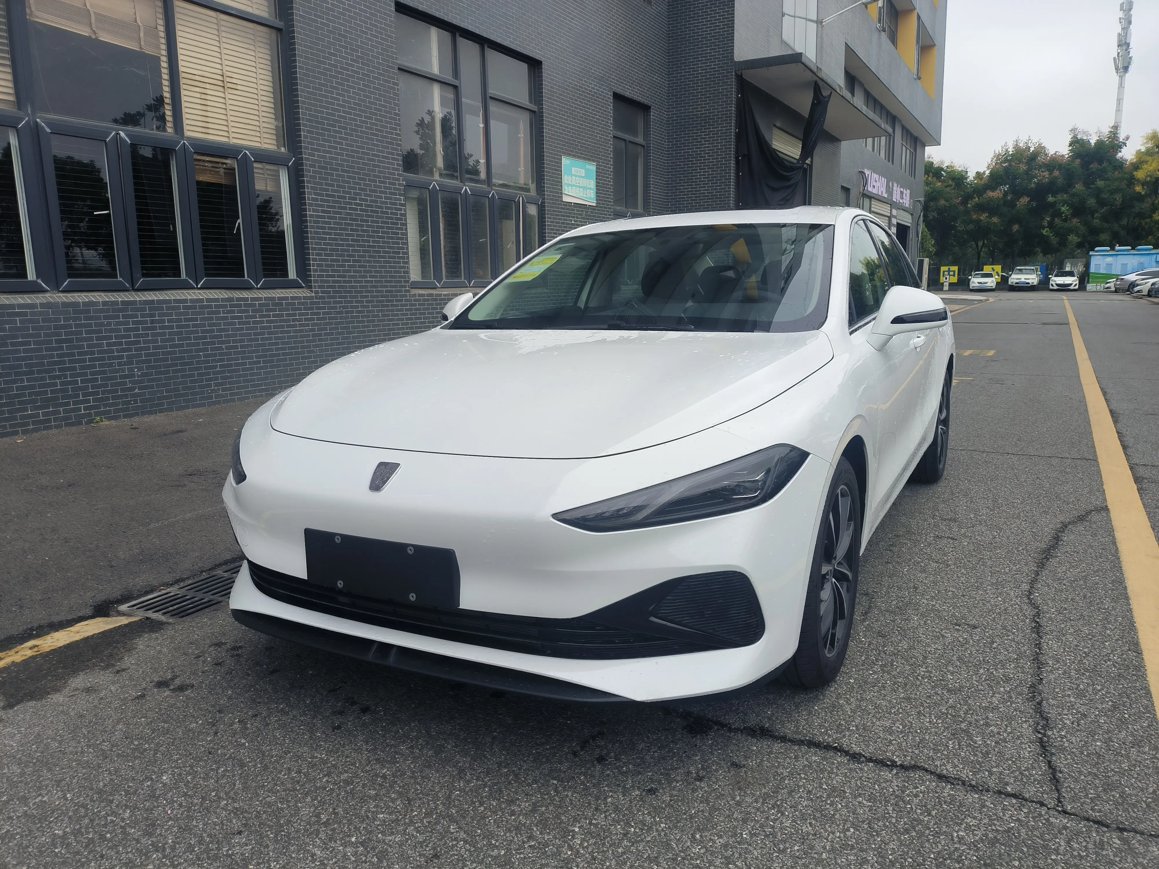 Roewe D7 DMH  из Китая