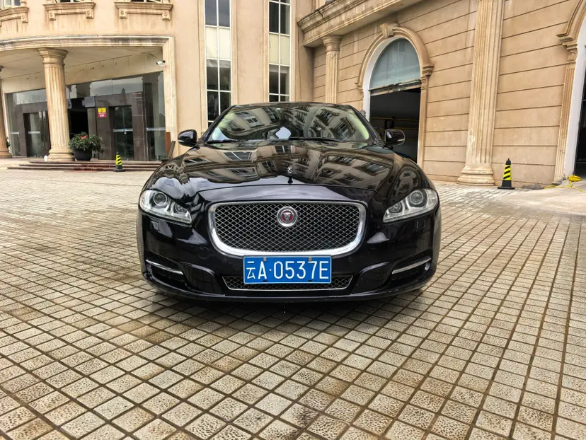 Jaguar XJ