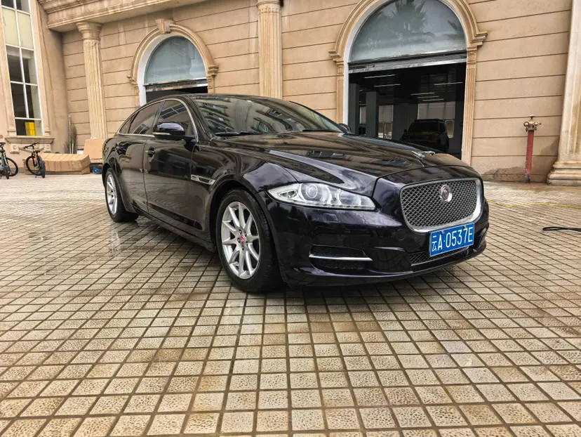 Jaguar XJ