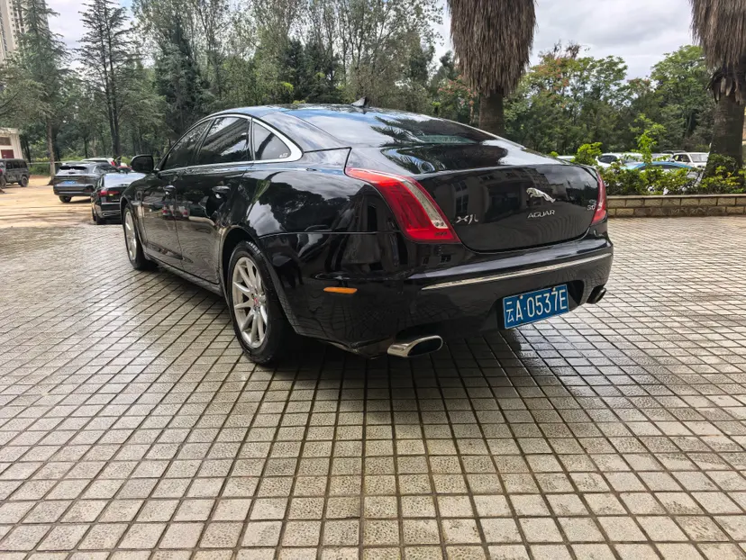 Jaguar XJ