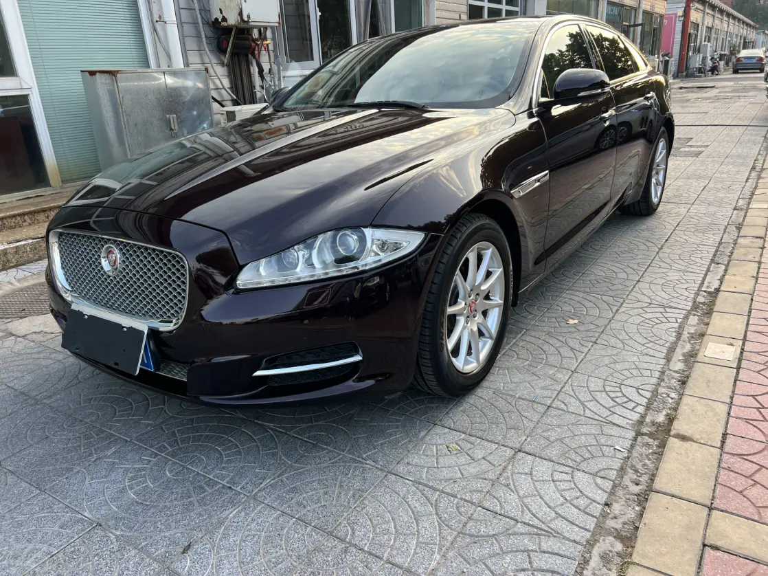 Jaguar XJ