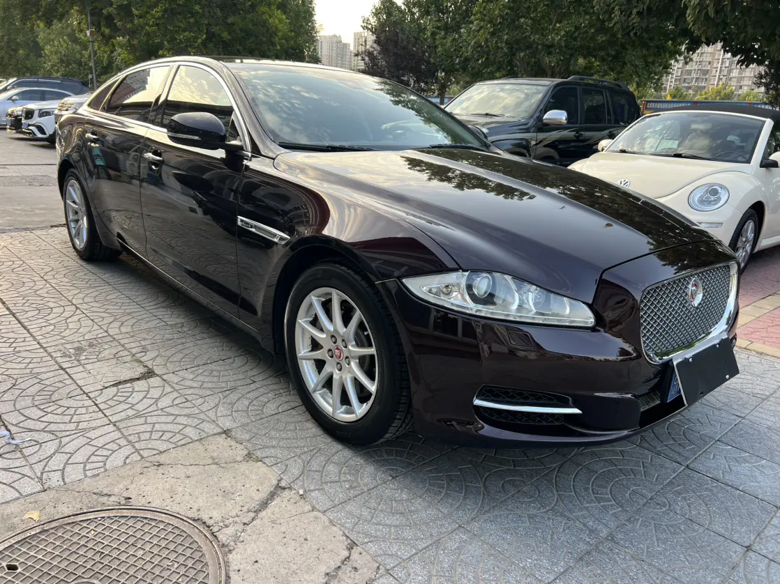 Jaguar XJ