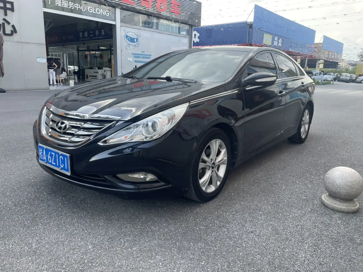 Hyundai Sonata eight