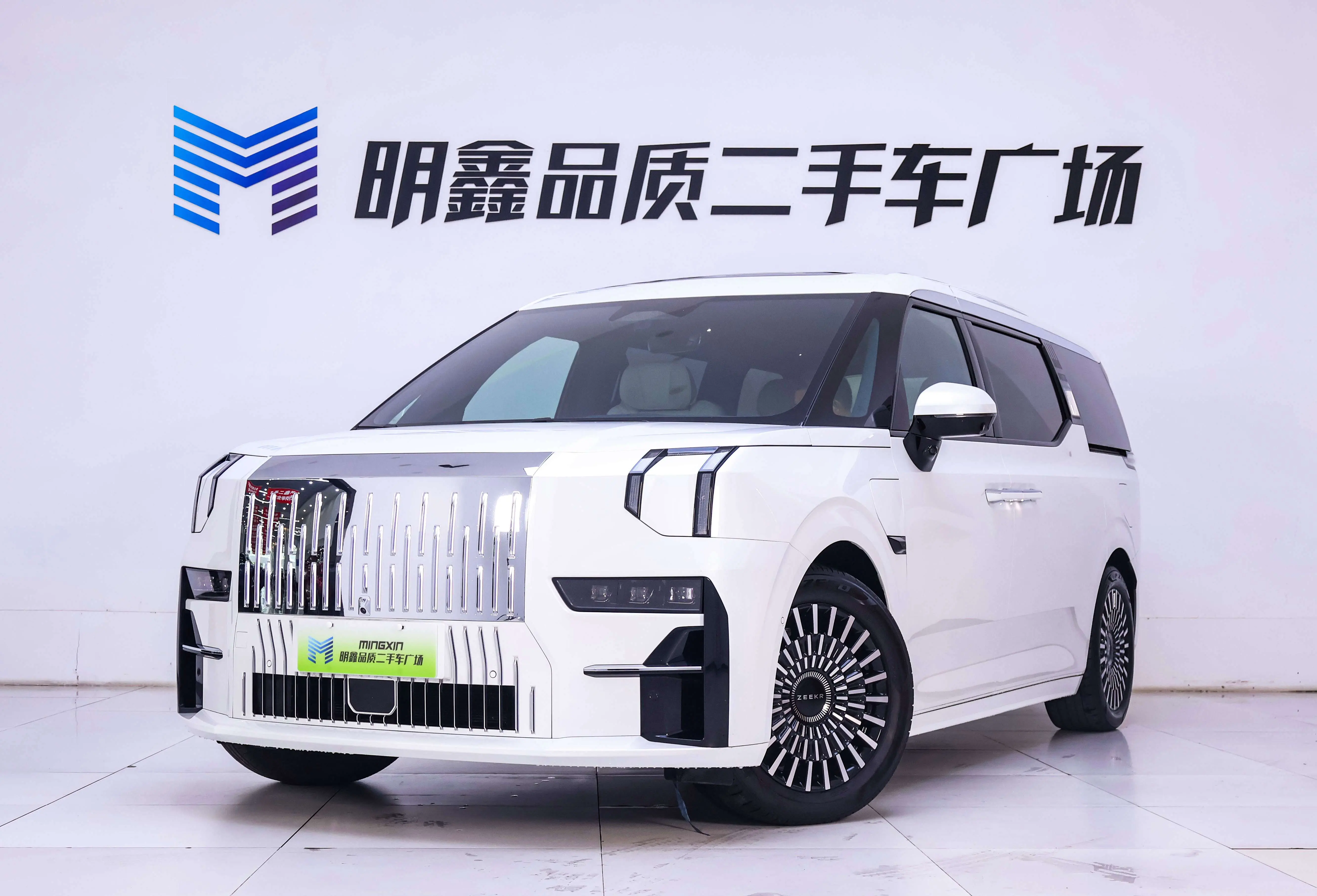 ZEEKR 009  из Китая