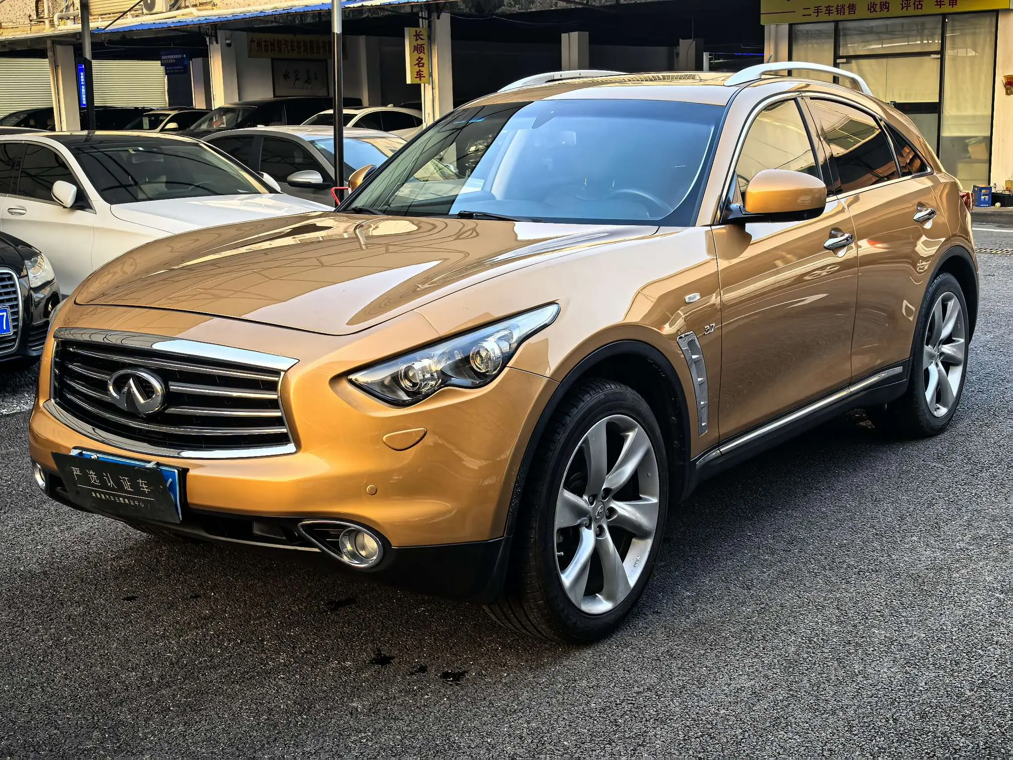 Infiniti QX70
