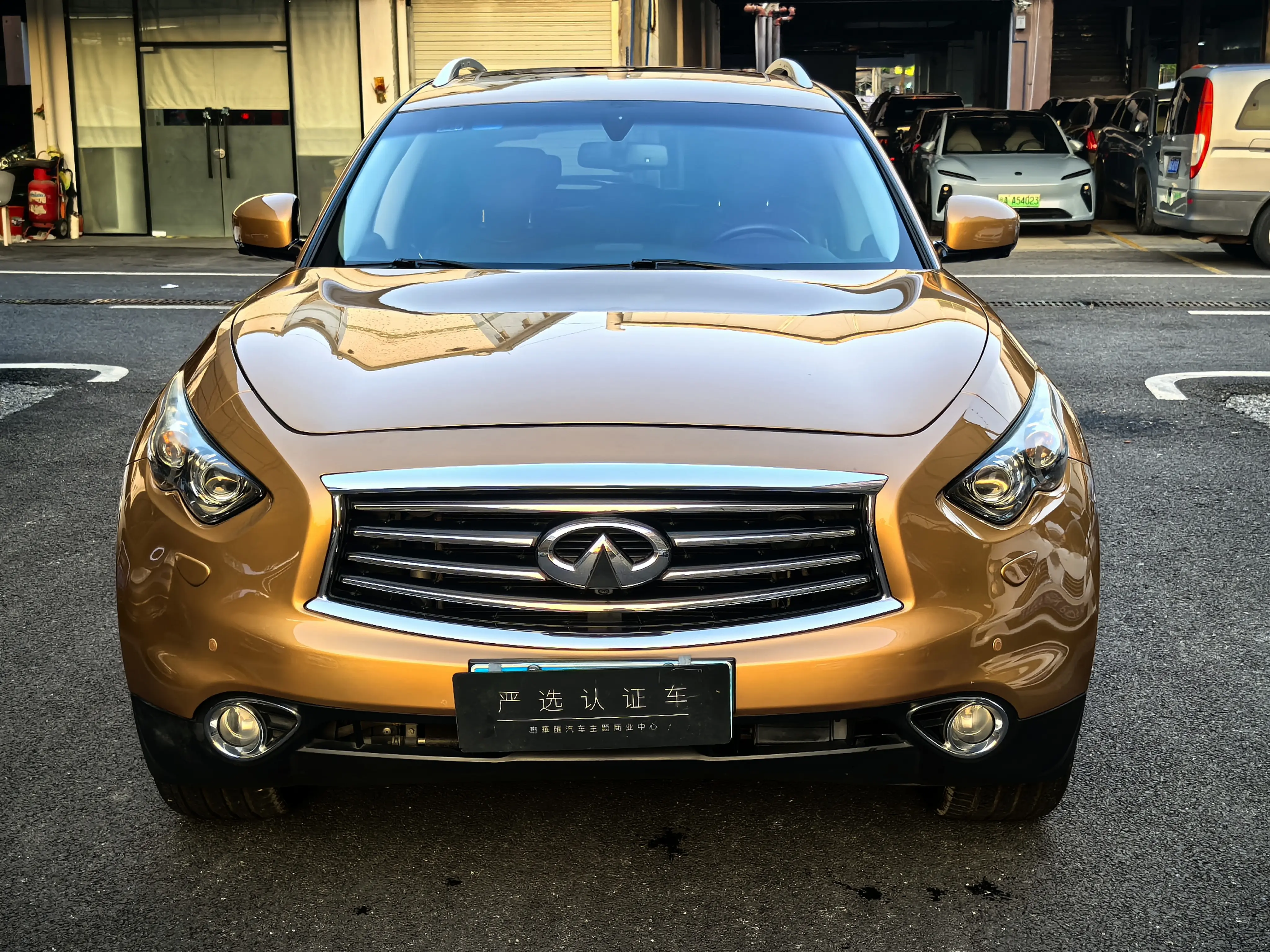 Infiniti QX70