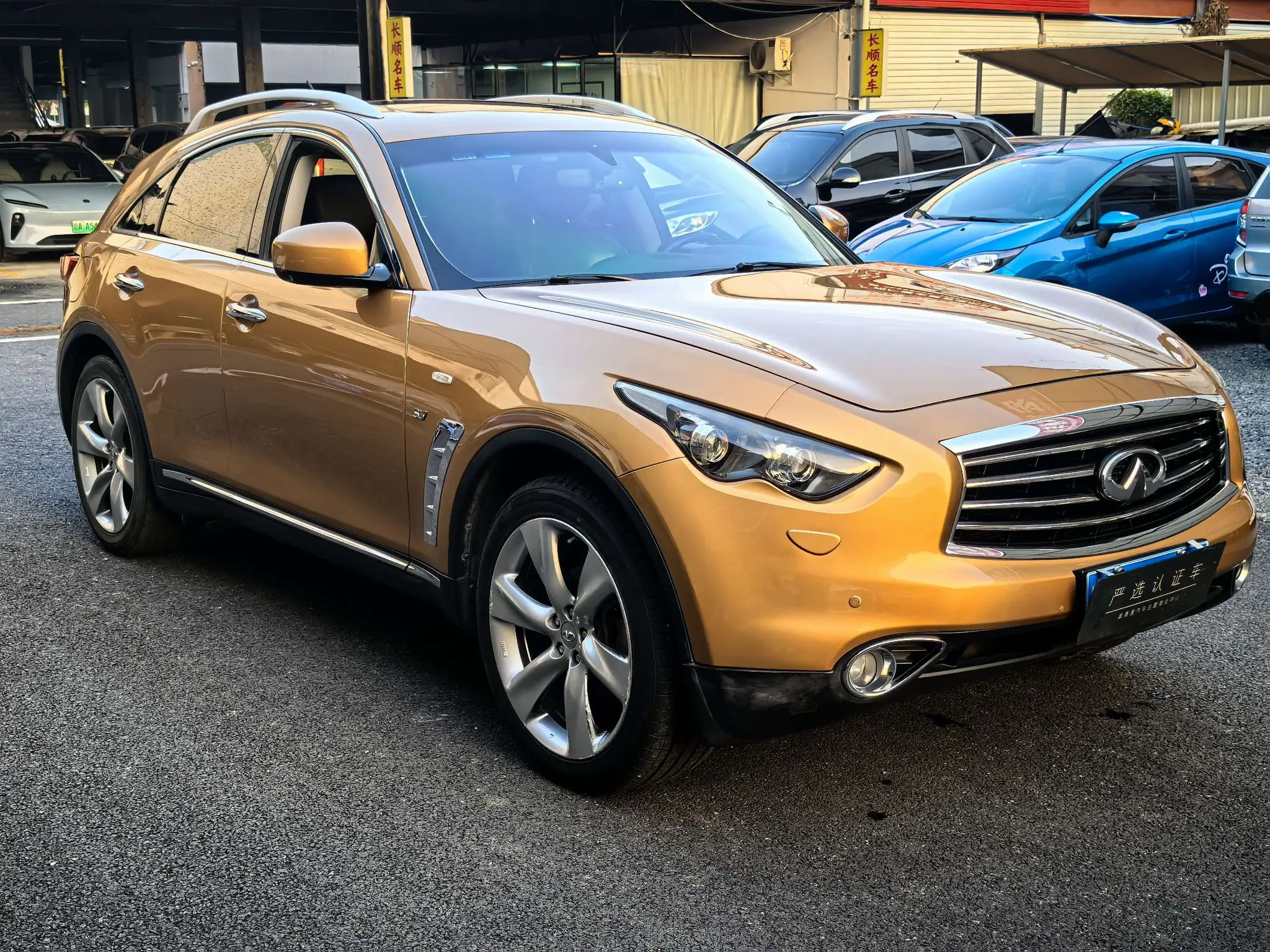 Infiniti QX70