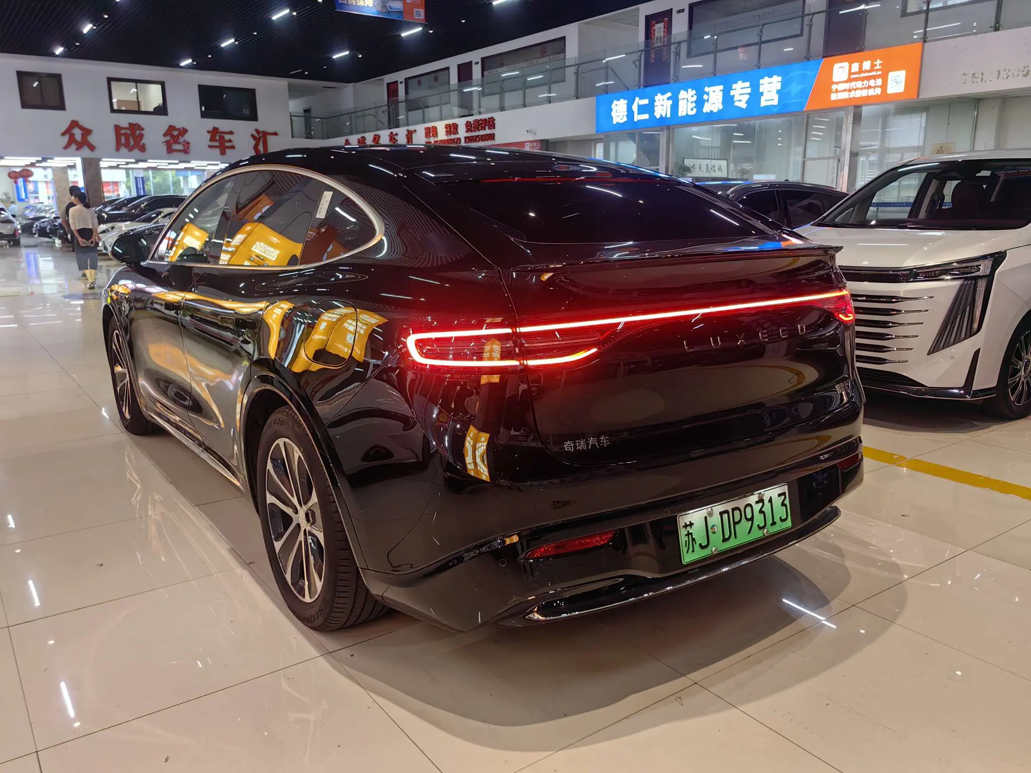 Luxeed Zhijie R7
