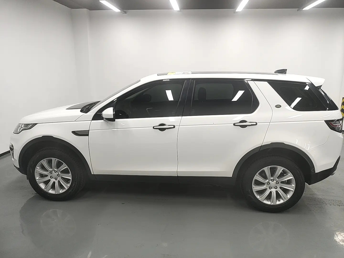 Land Rover Discover the magic