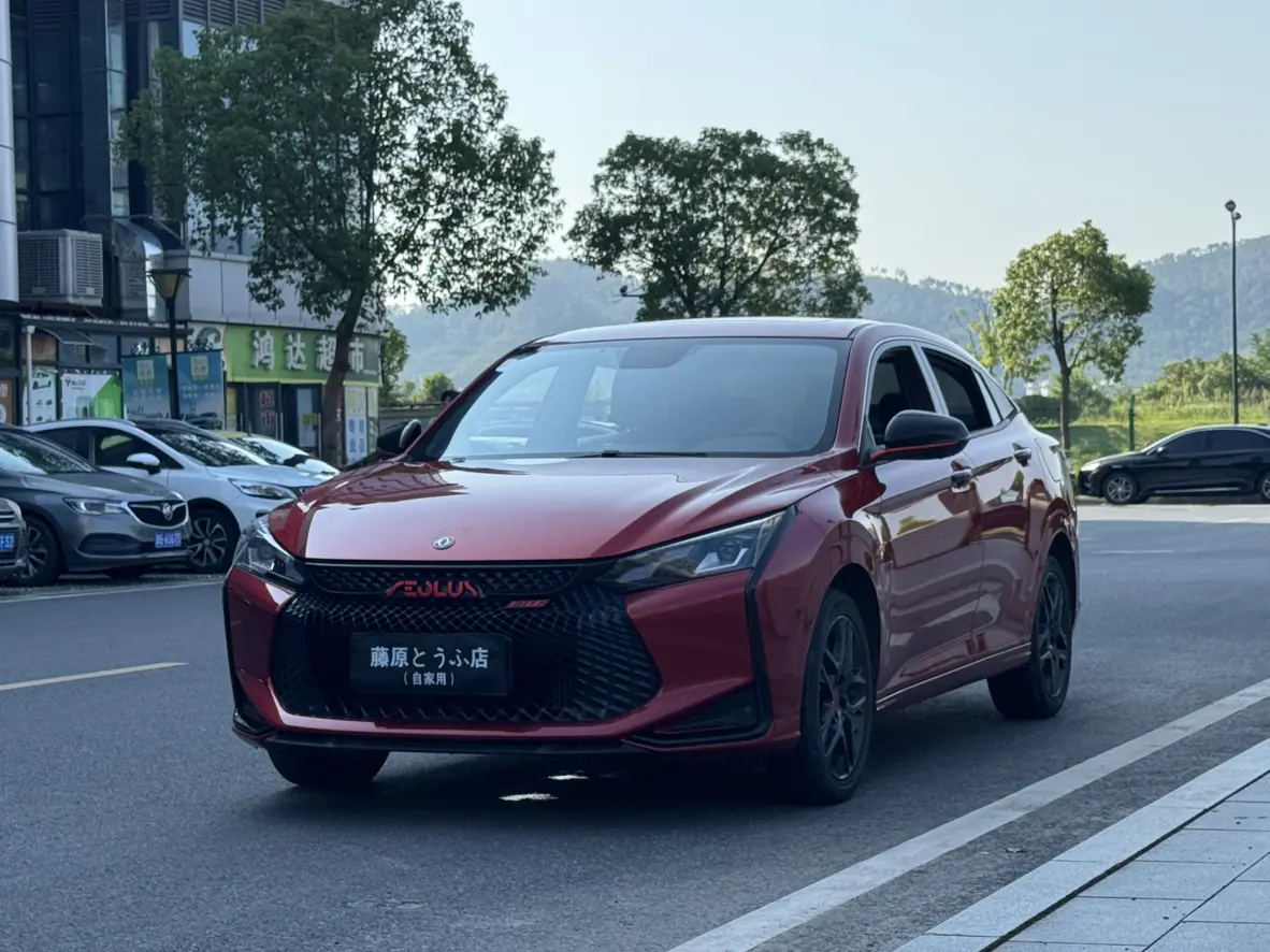 Dongfeng Yixuan  из Китая