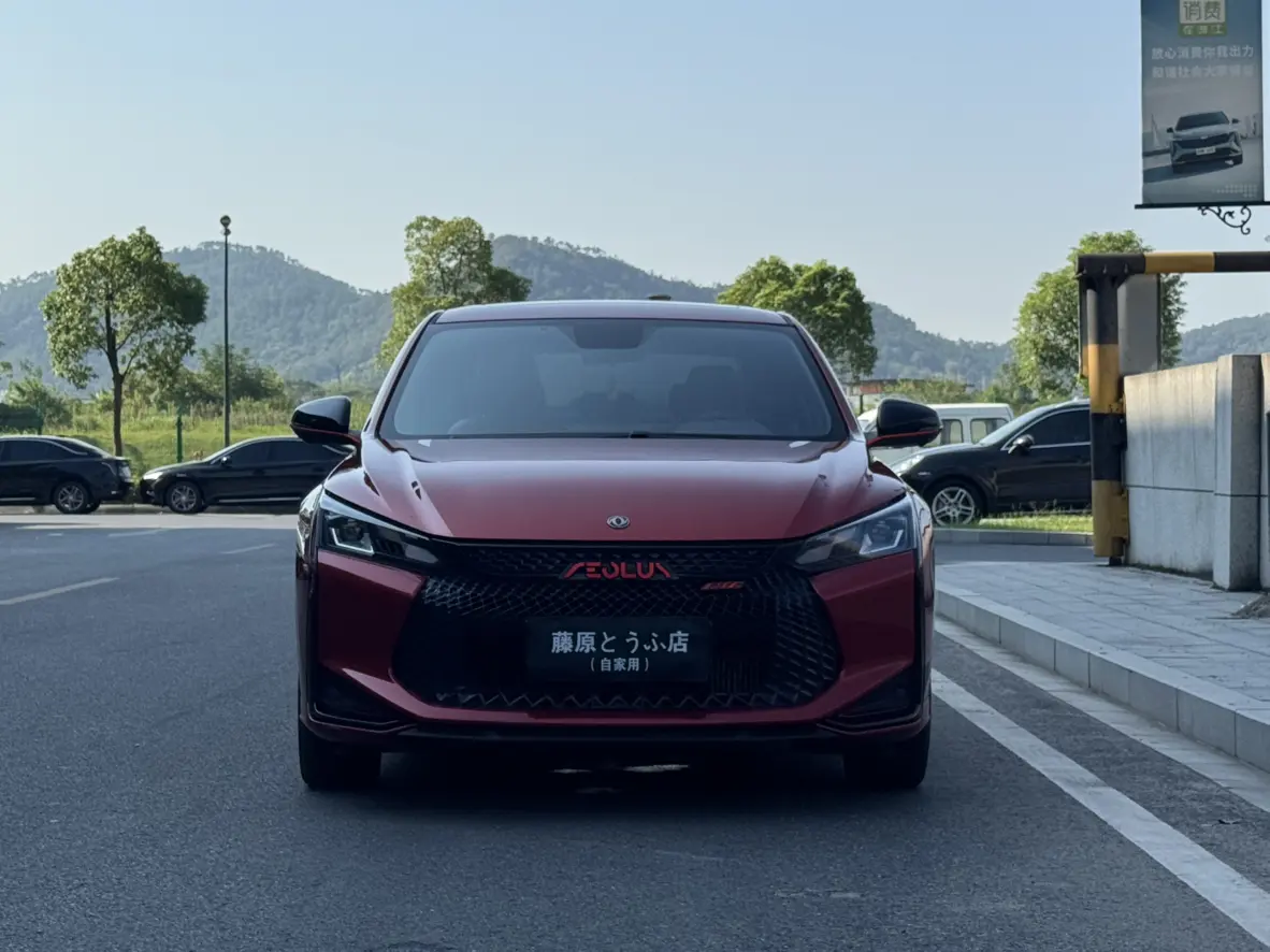 Dongfeng Yixuan  из Китая