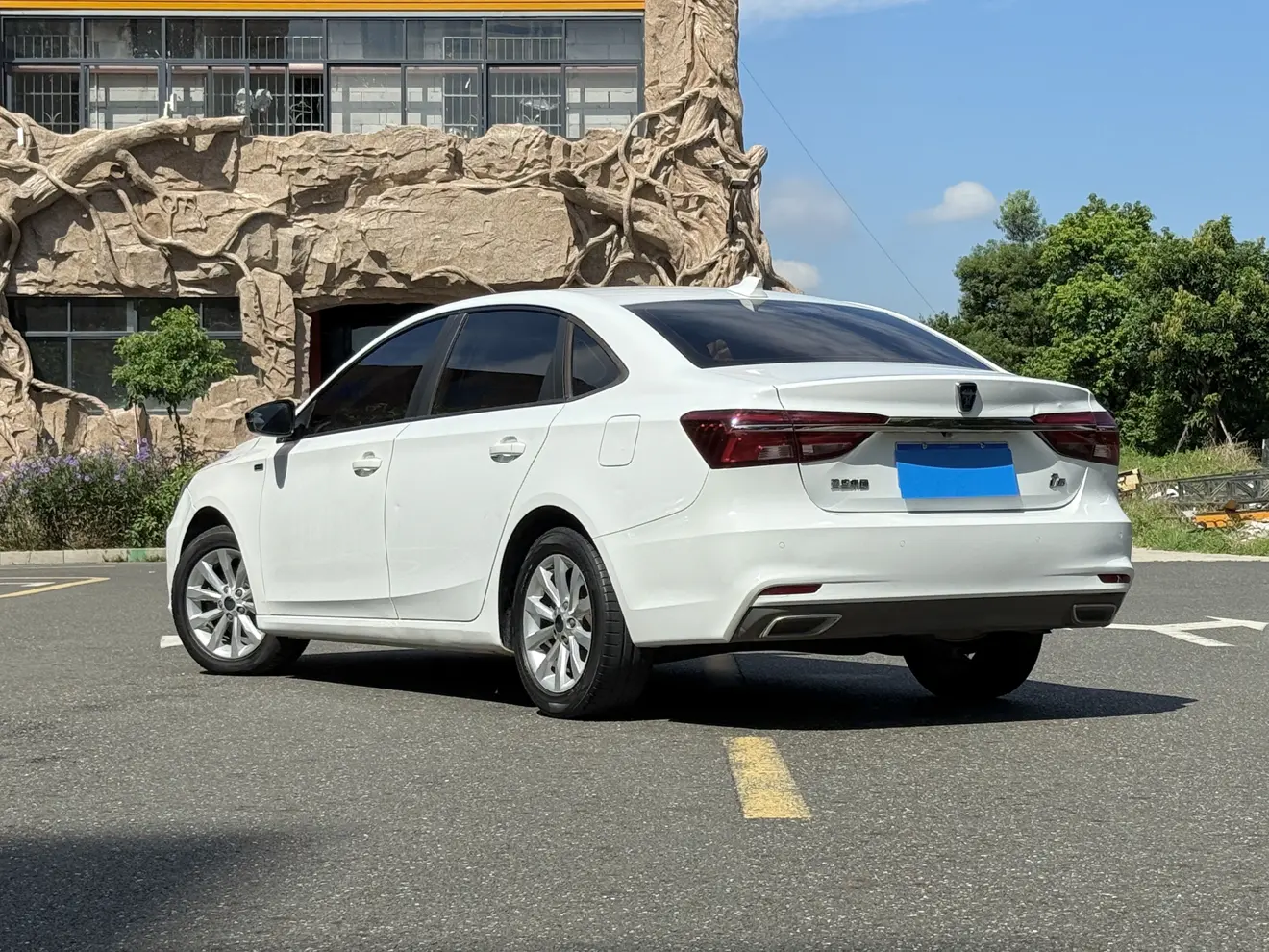 Roewe i6