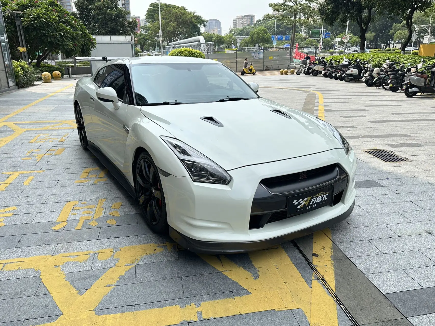 Nissan GT-R