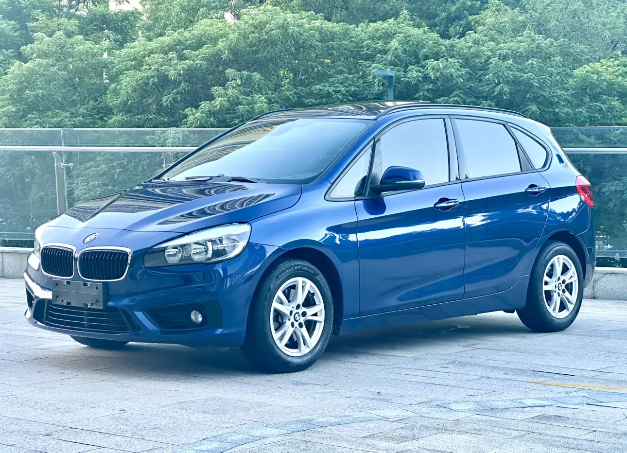 BMW 2 series station wagon (imported)