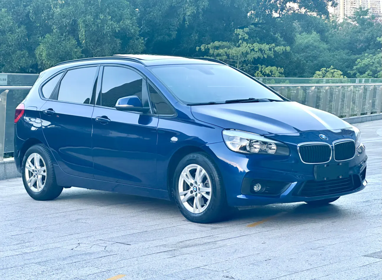 BMW 2 series station wagon (imported)