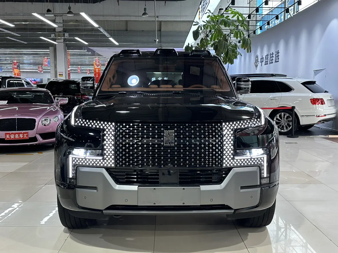 BYD Yangwang U8  из Китая