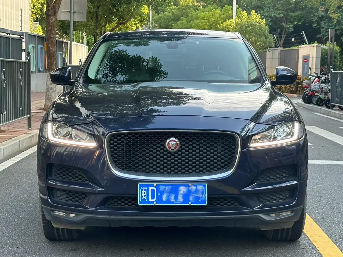 Jaguar F-PACE