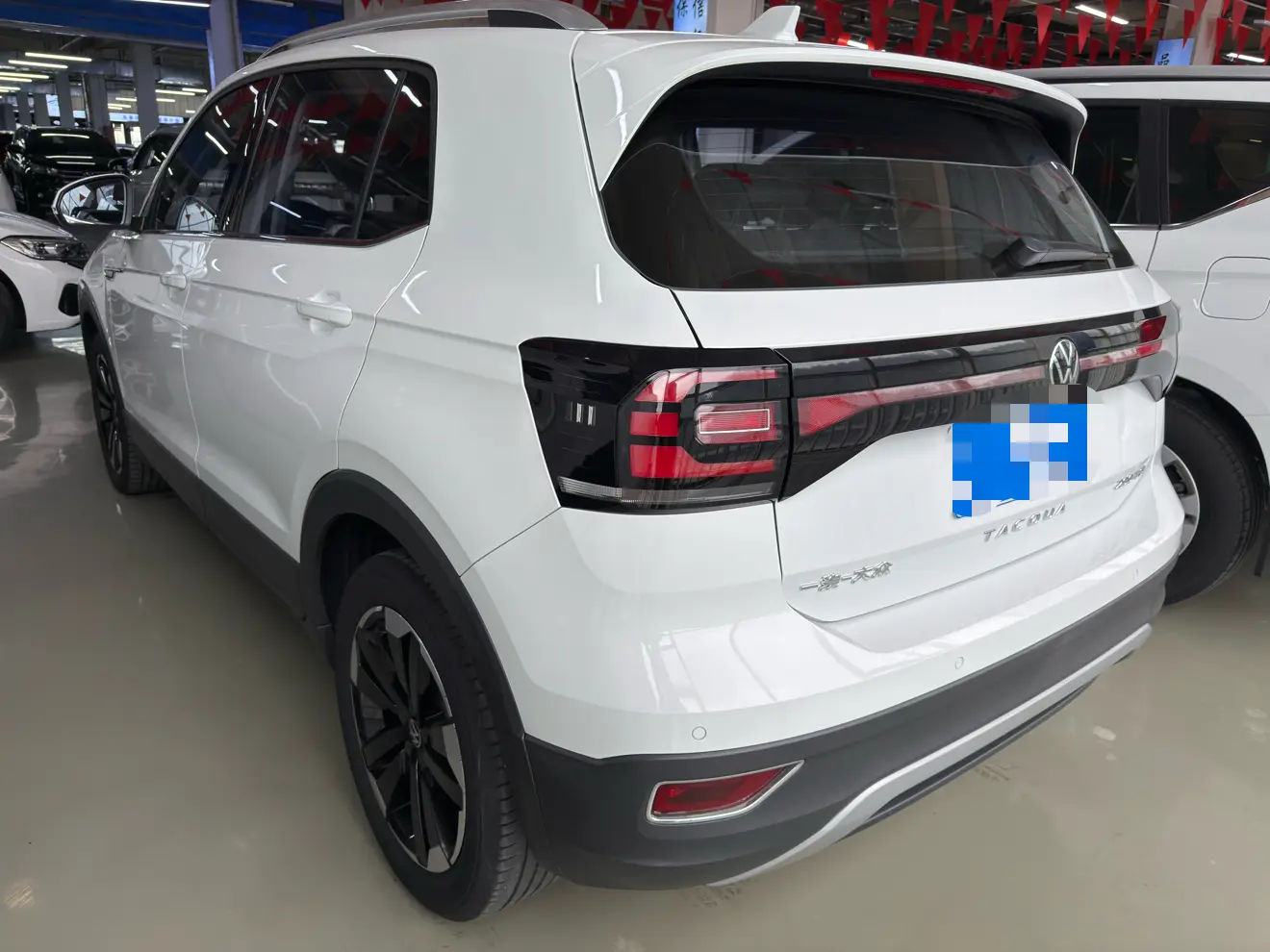 Volkswagen Explore the shadows