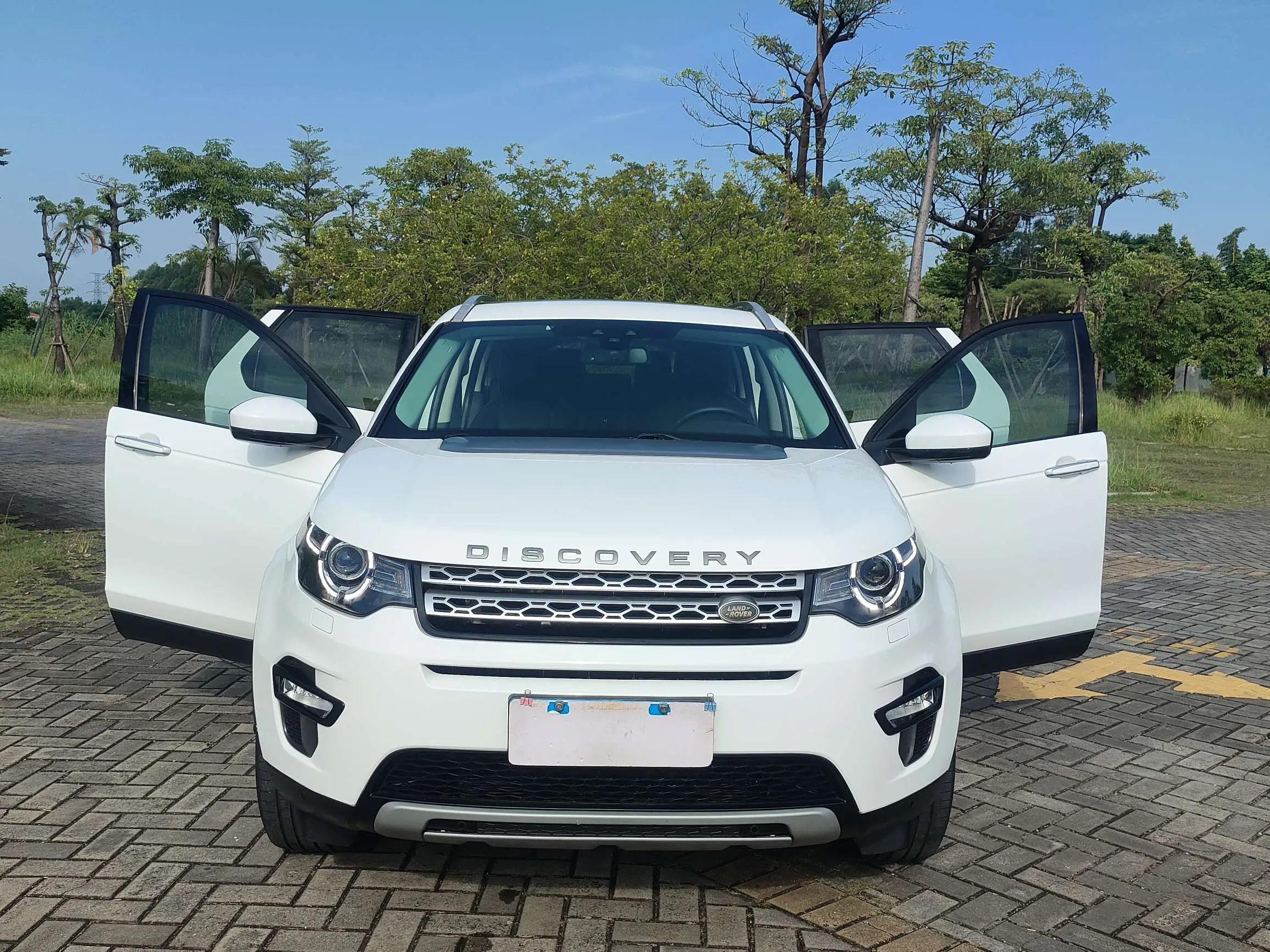 Land Rover Discover the magic