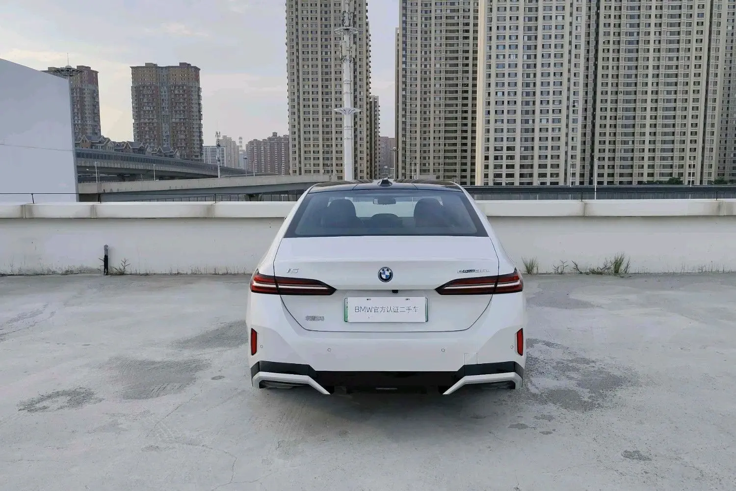 BMW i5