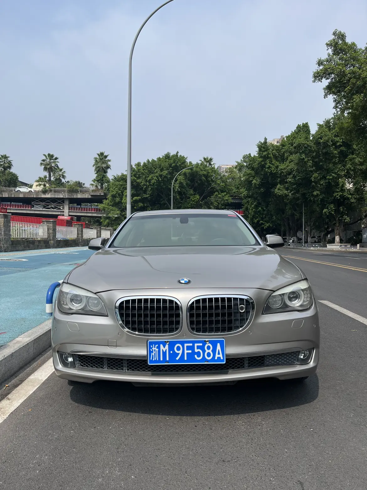BMW 7 Series  из Китая
