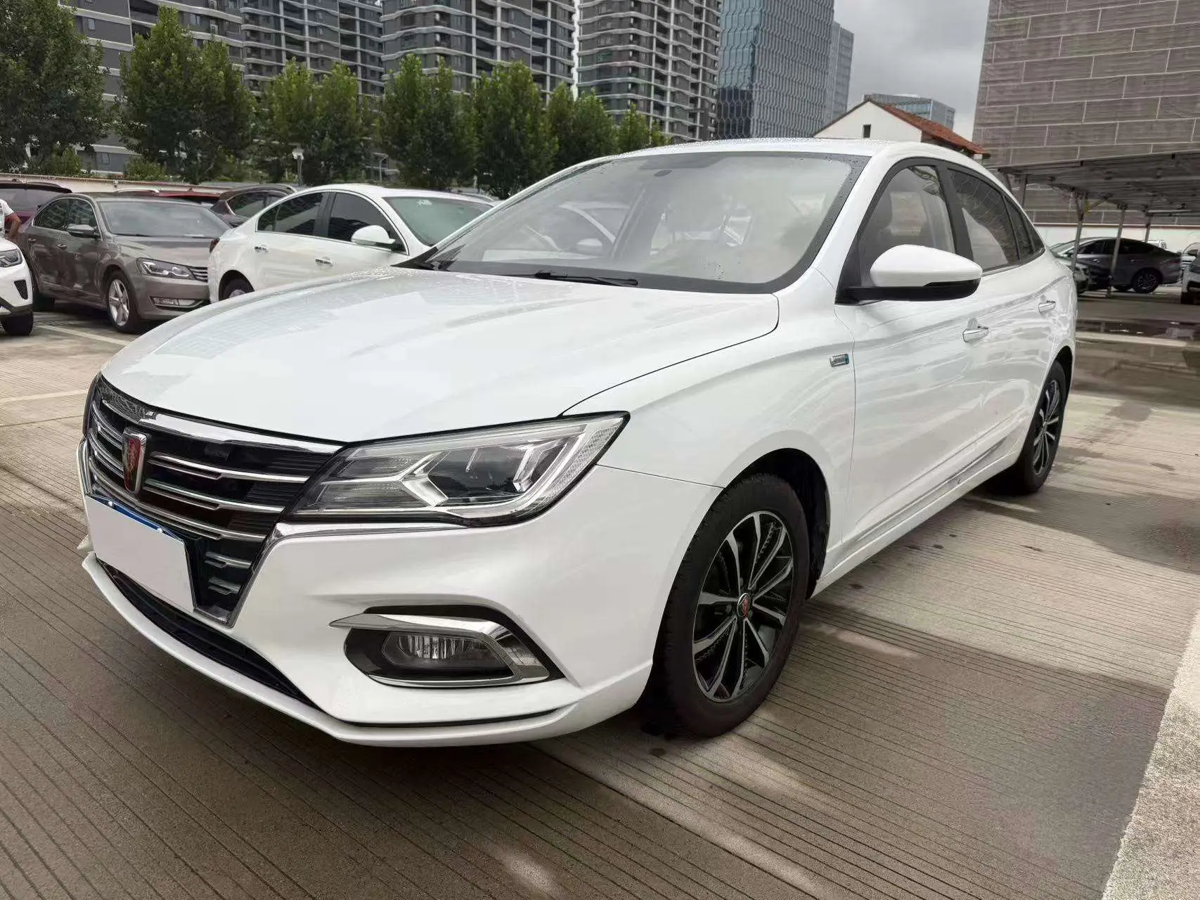 Roewe i5