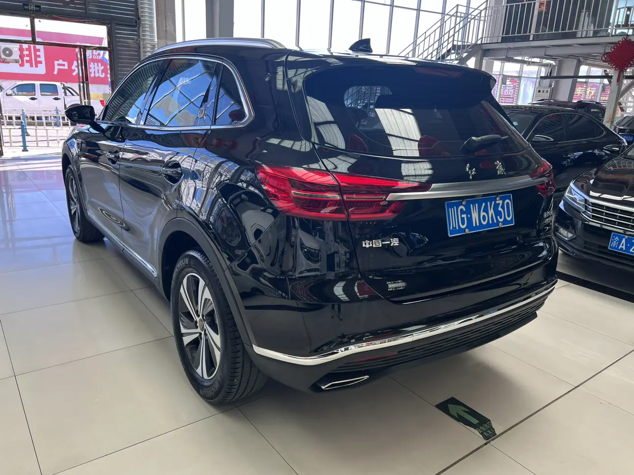 Hongqi HS5