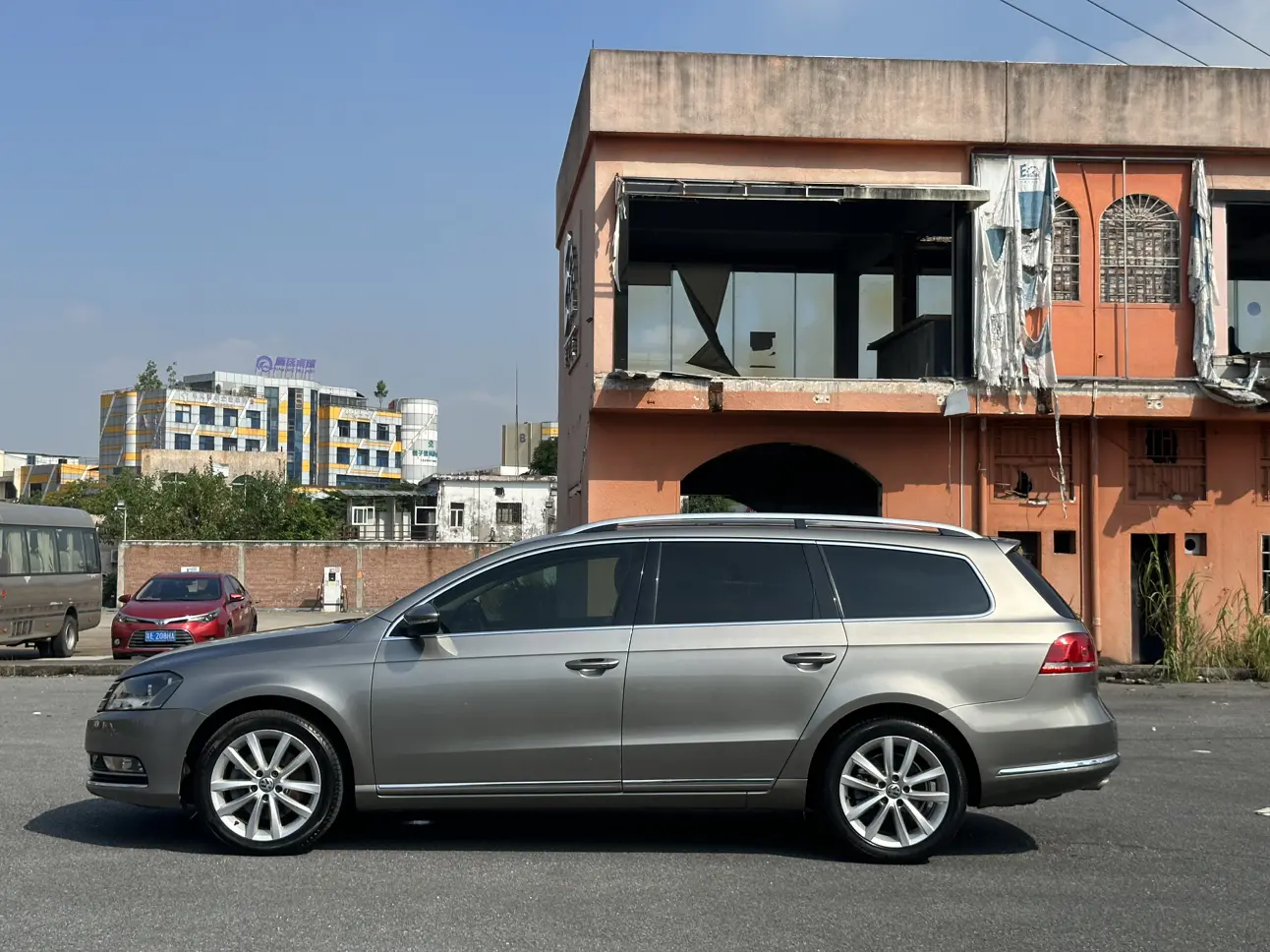 Volkswagen Magotan (imported)