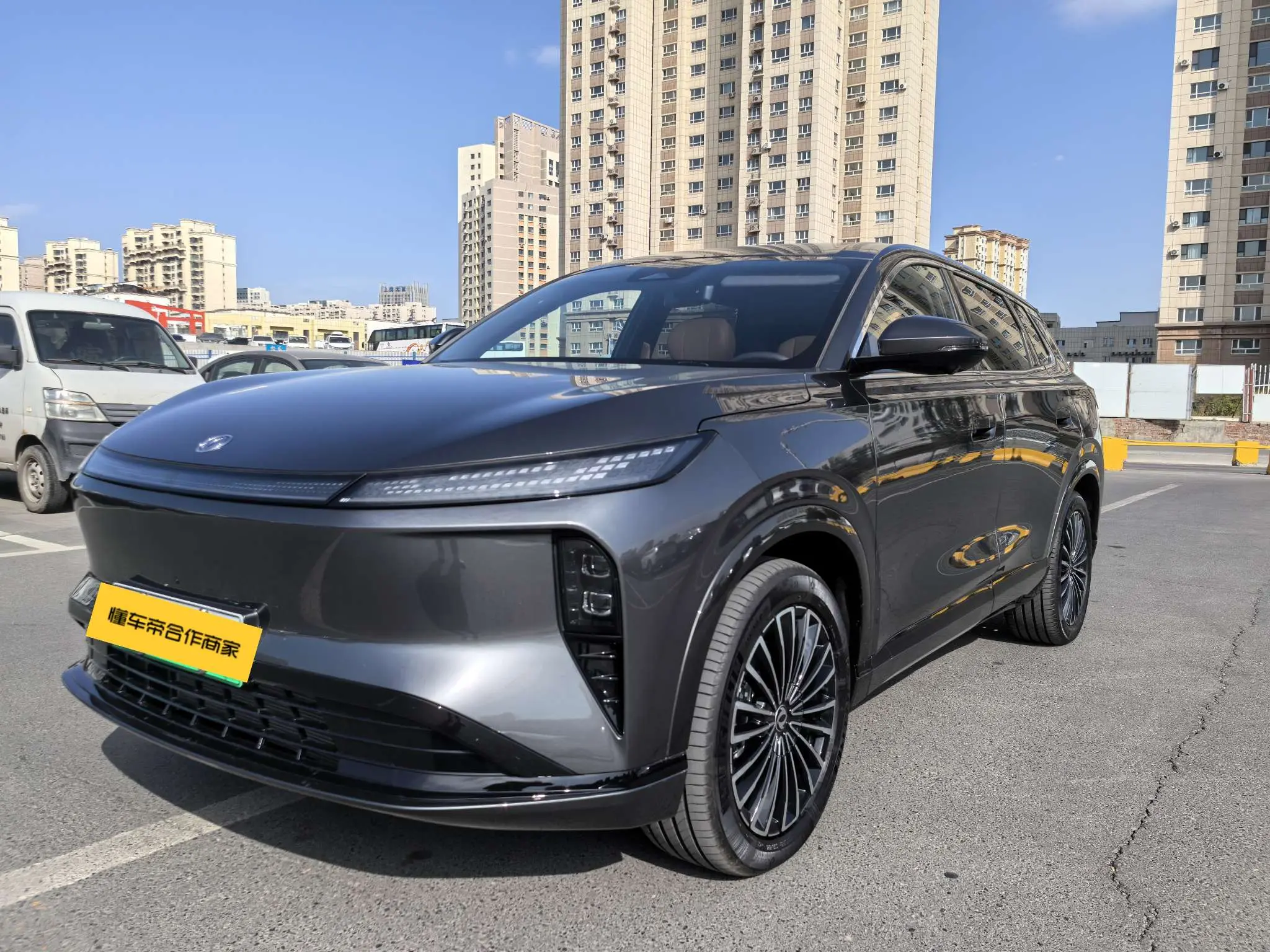 Dongfeng Fengshen L8 PHEV  из Китая