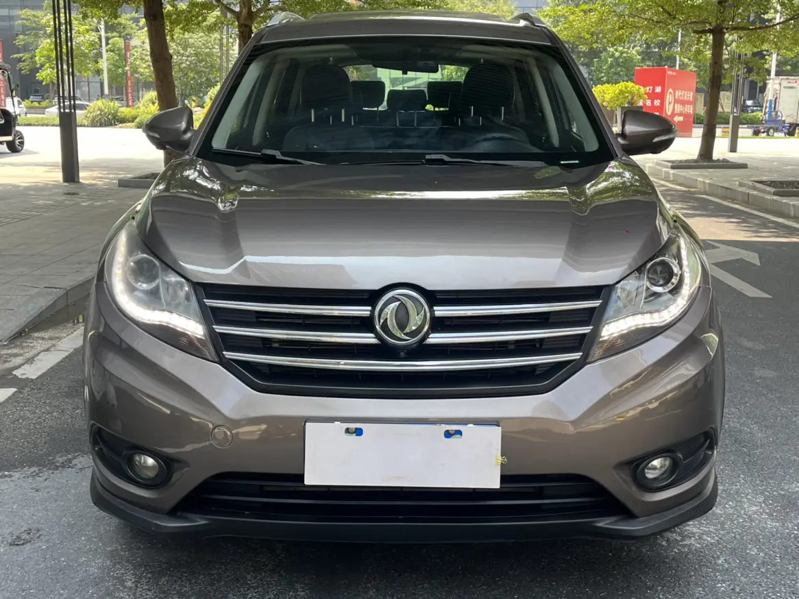 Dongfeng Fengon 580  из Китая