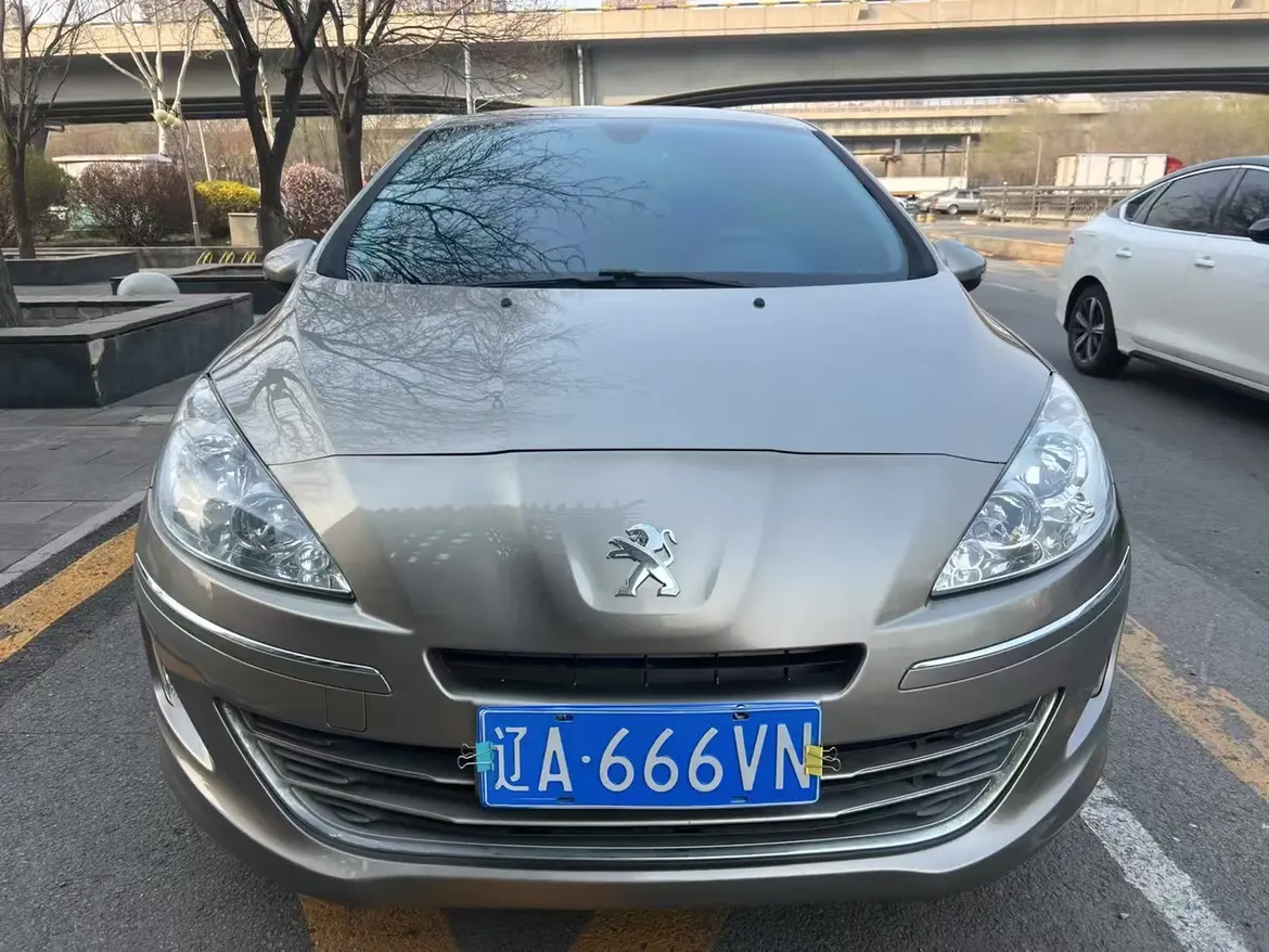 Peugeot 408