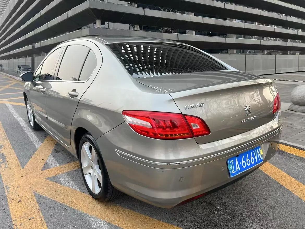 Peugeot 408