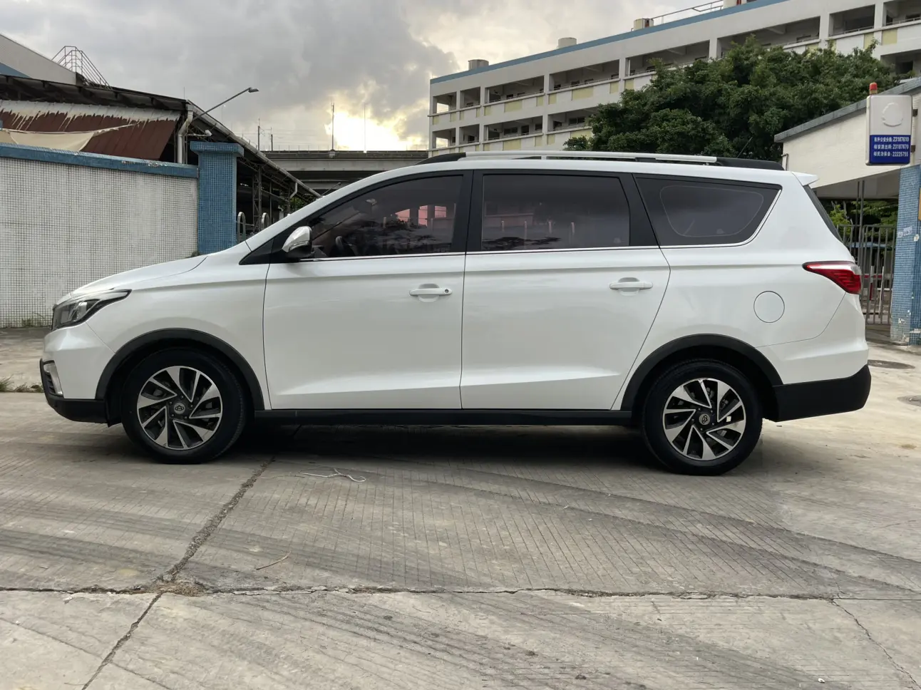 Oshan Changan Auchan A800