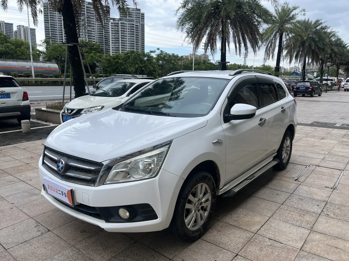 Kai Chen Venucia T70