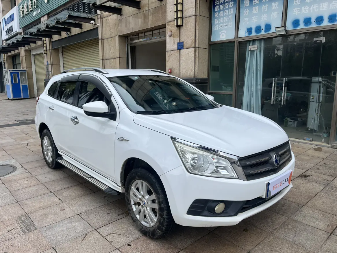 Kai Chen Venucia T70