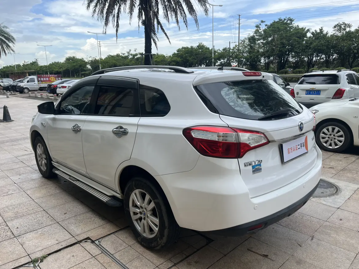 Kai Chen Venucia T70