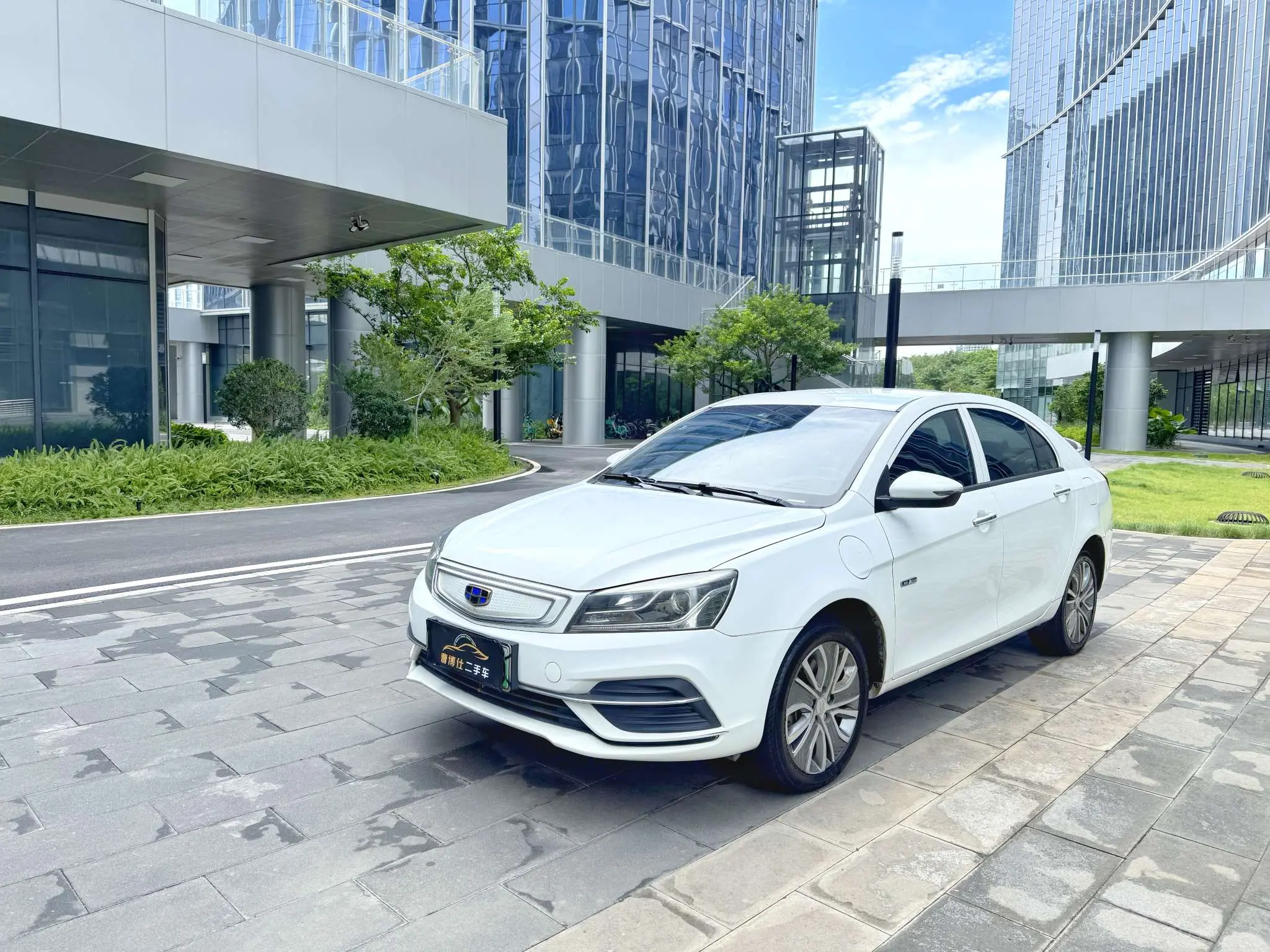 Geely Emgrand EV  из Китая