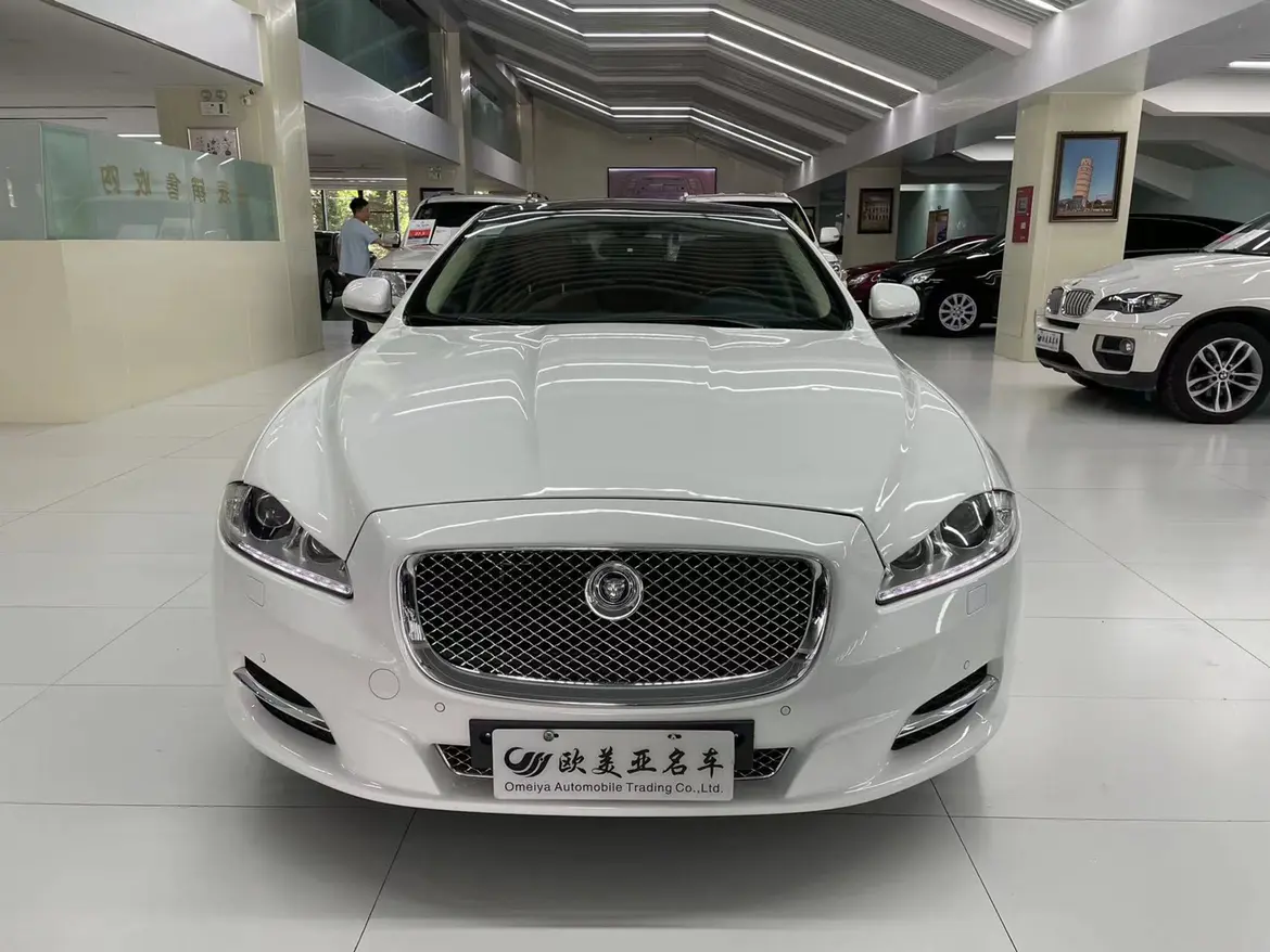 Jaguar XJ