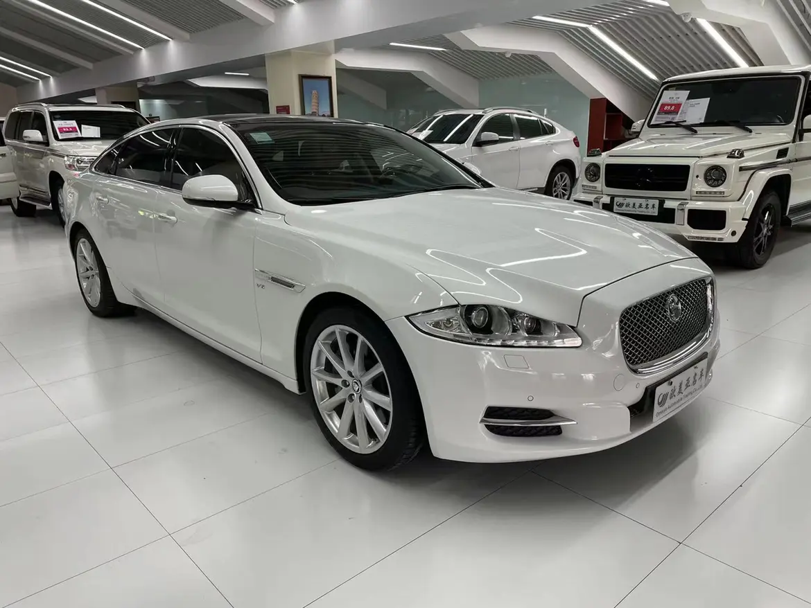 Jaguar XJ