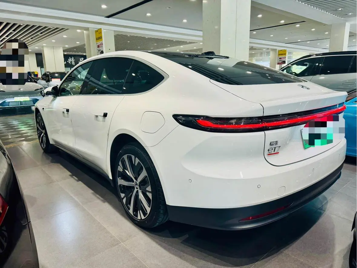 NIO ET7