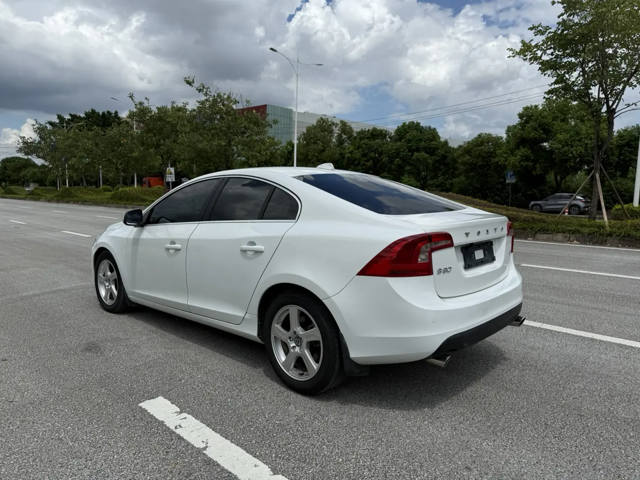 Volvo S60 (imported)