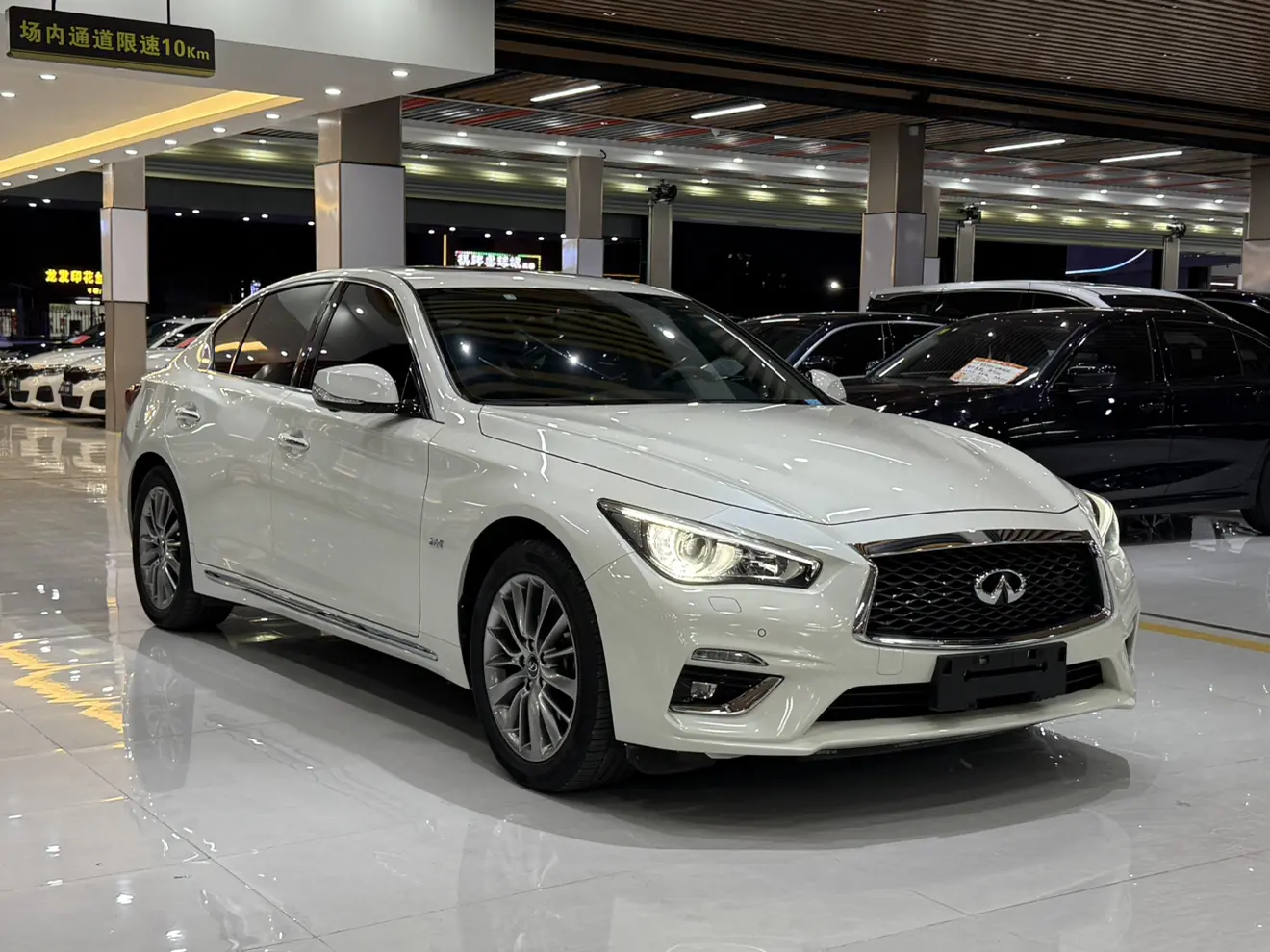 Infiniti Q50L