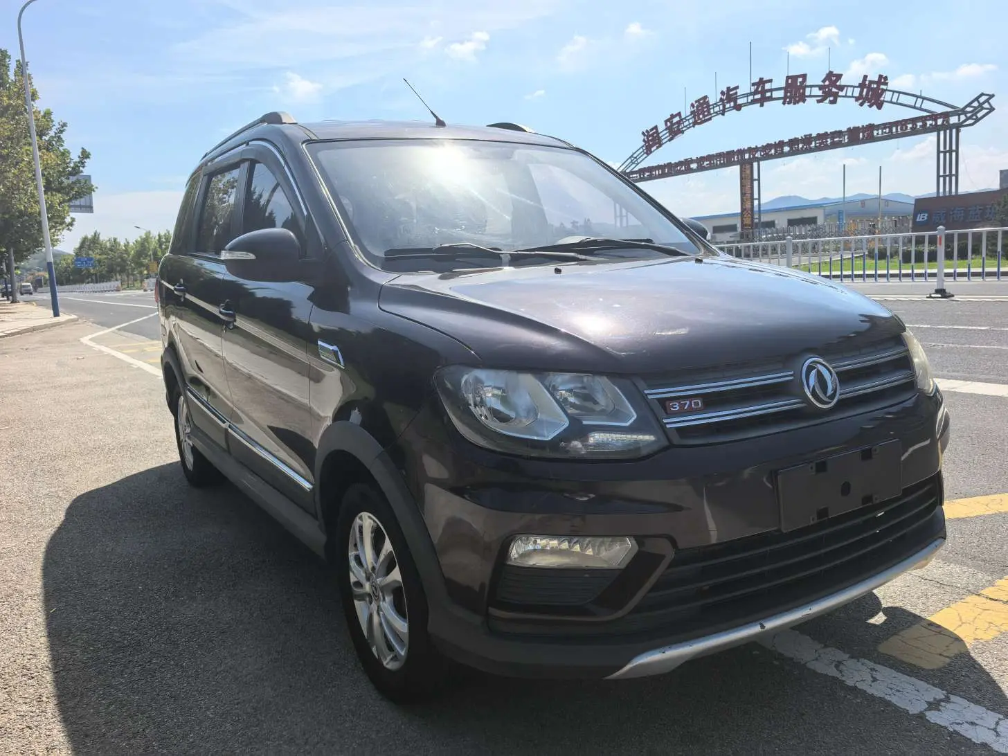 Dongfeng Fengon 370