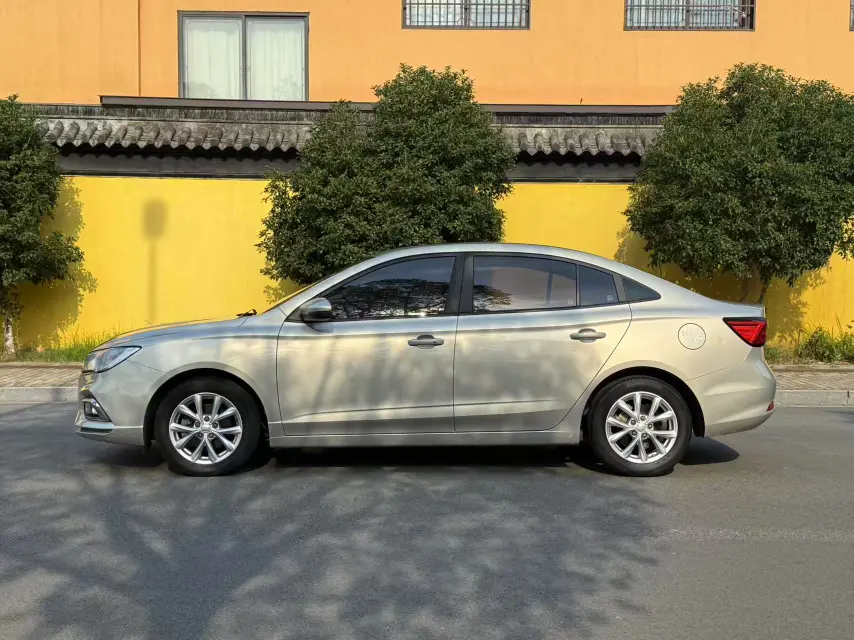Roewe i5