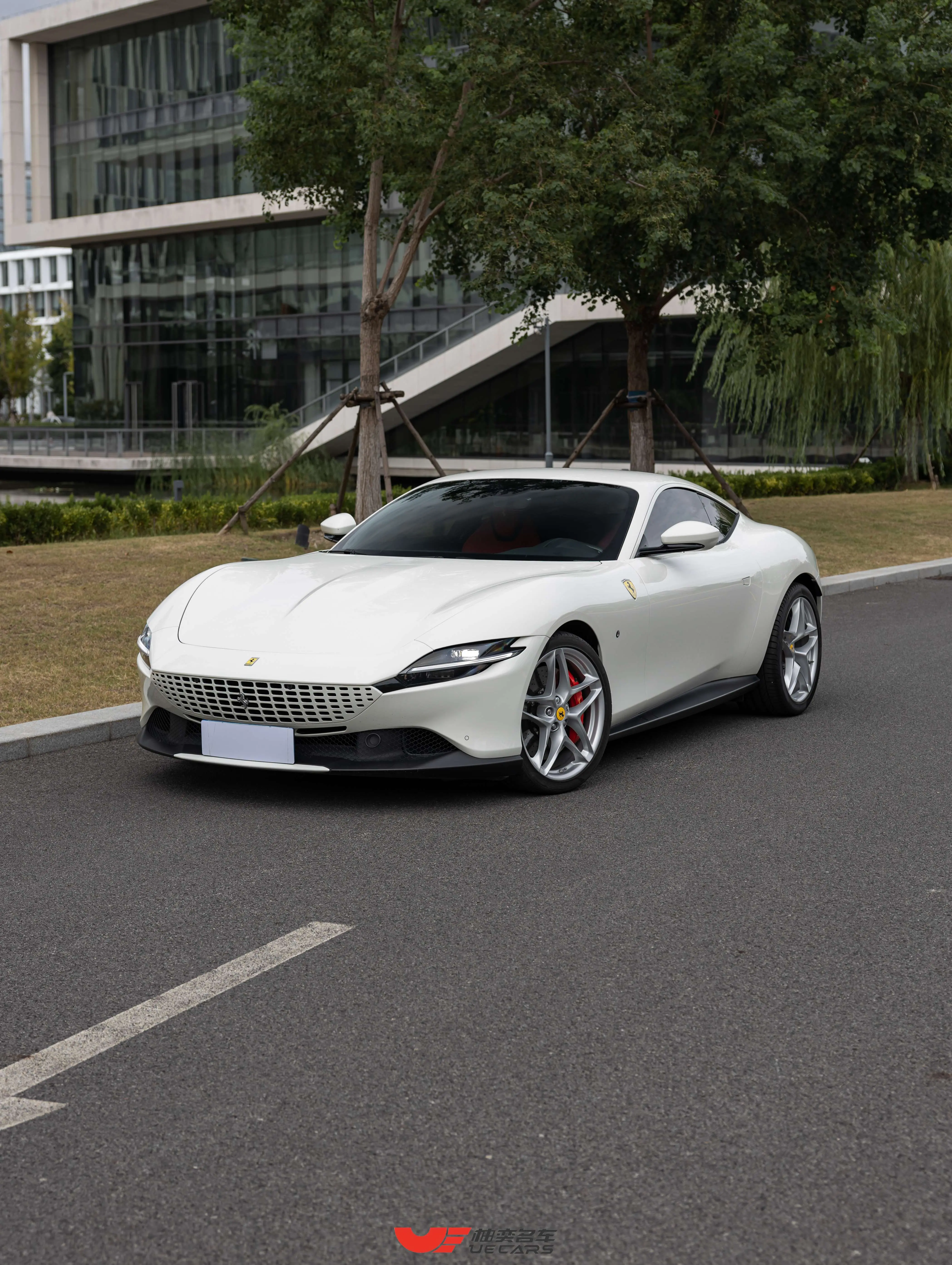 Ferrari Roma  из Китая