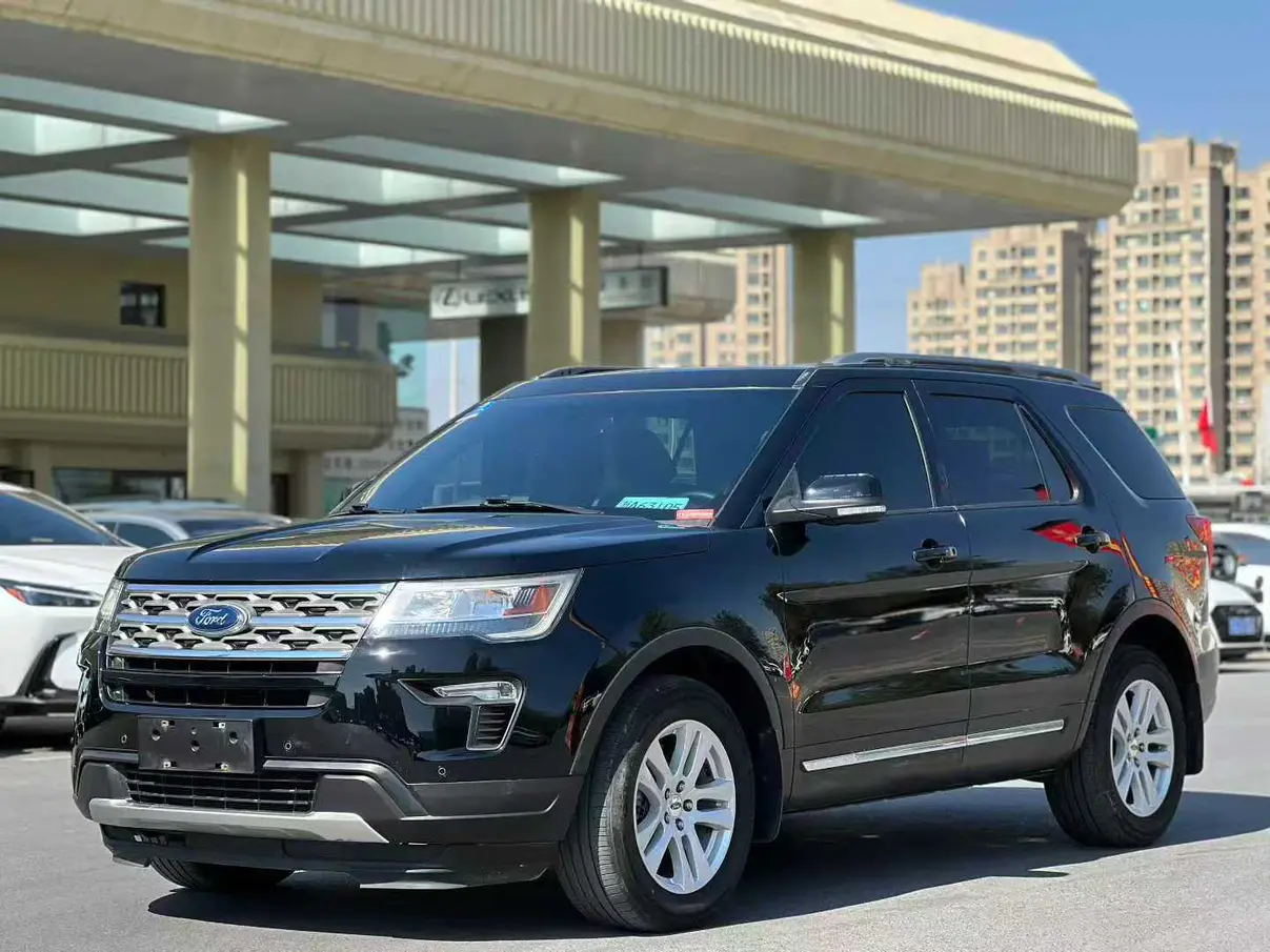 Ford Explorer (imported)