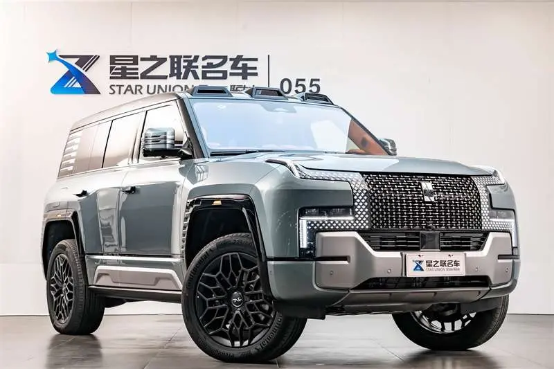 BYD Yangwang U8  из Китая