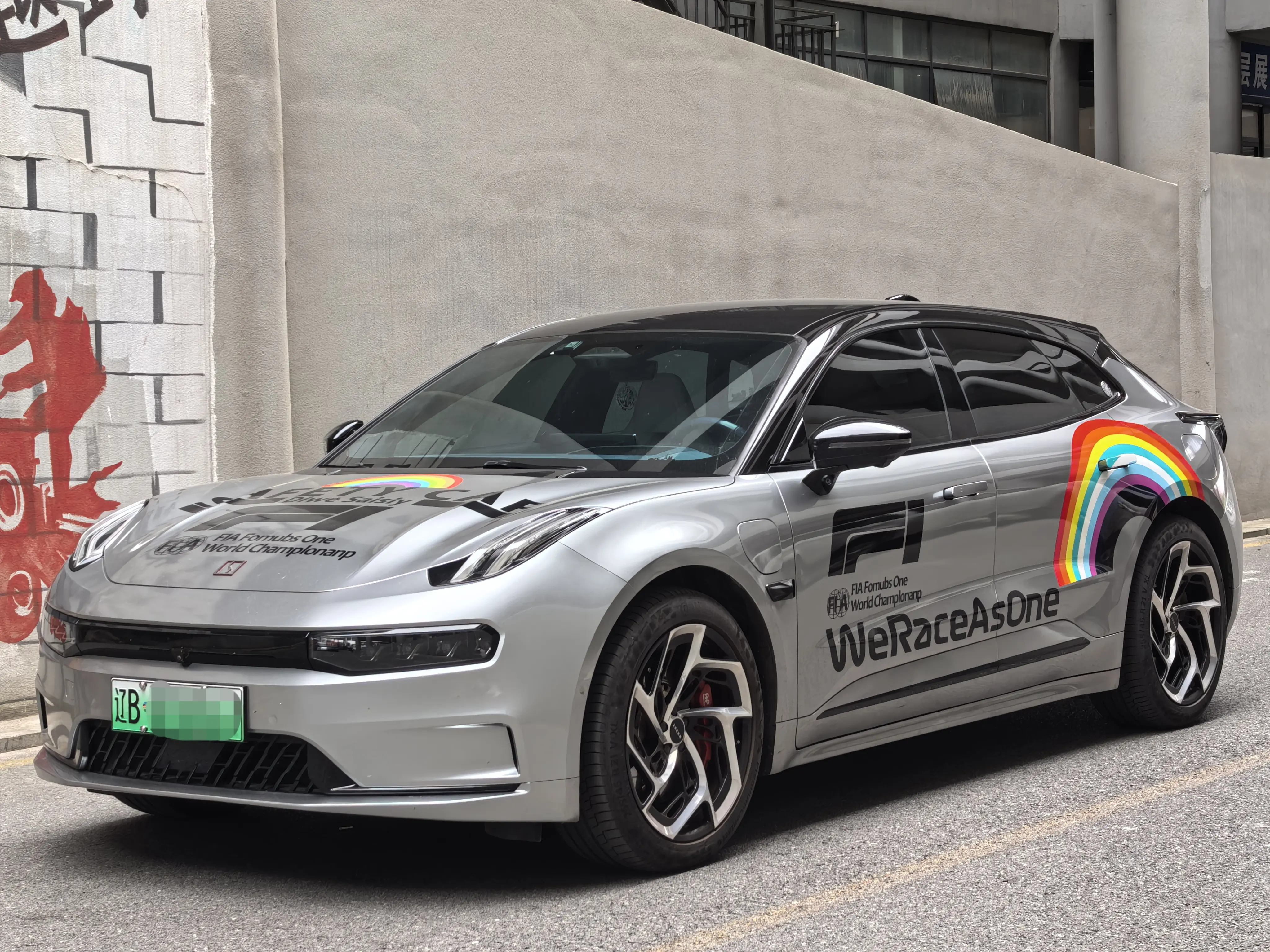 ZEEKR 001  из Китая