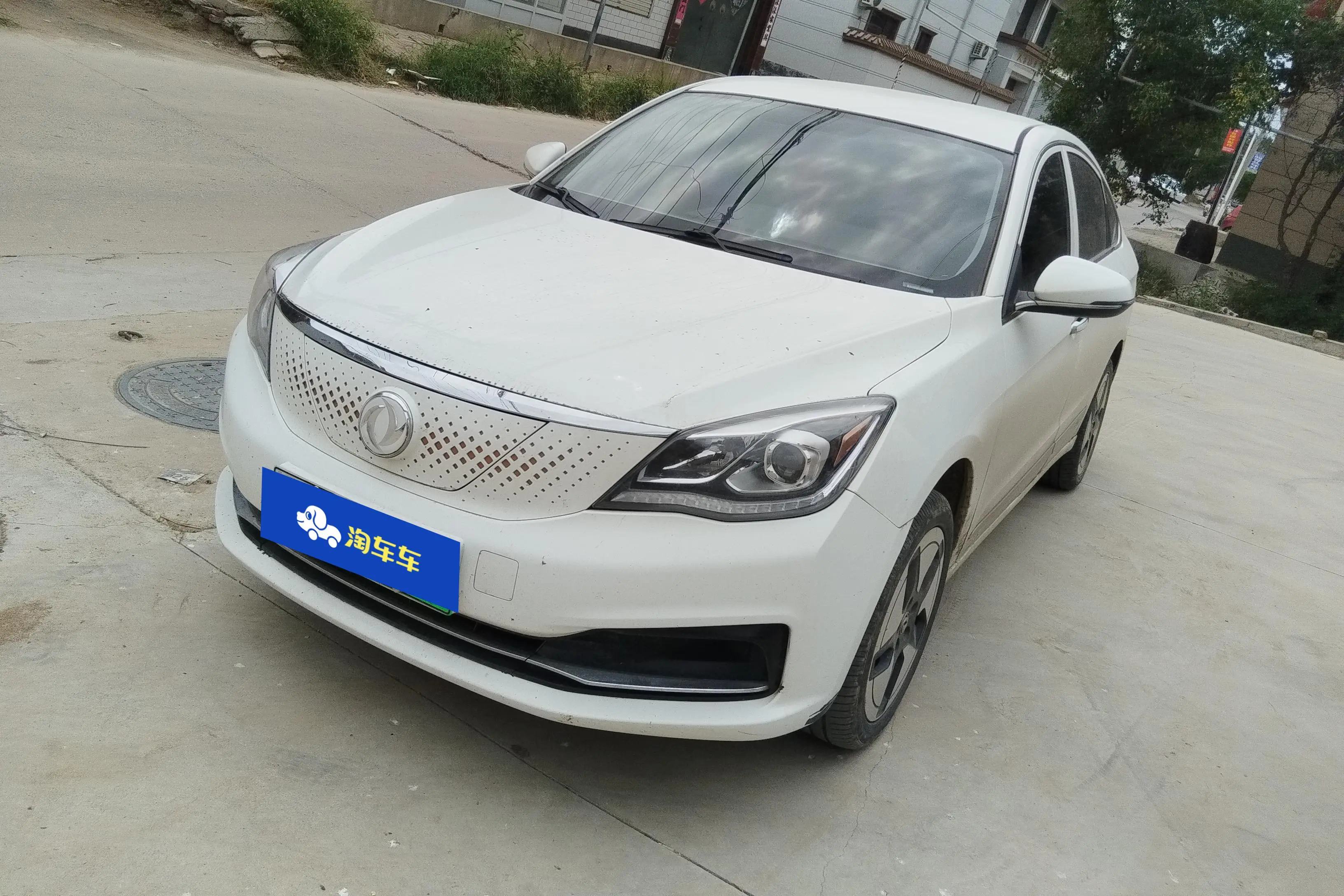 Dongfeng Fengshen E70