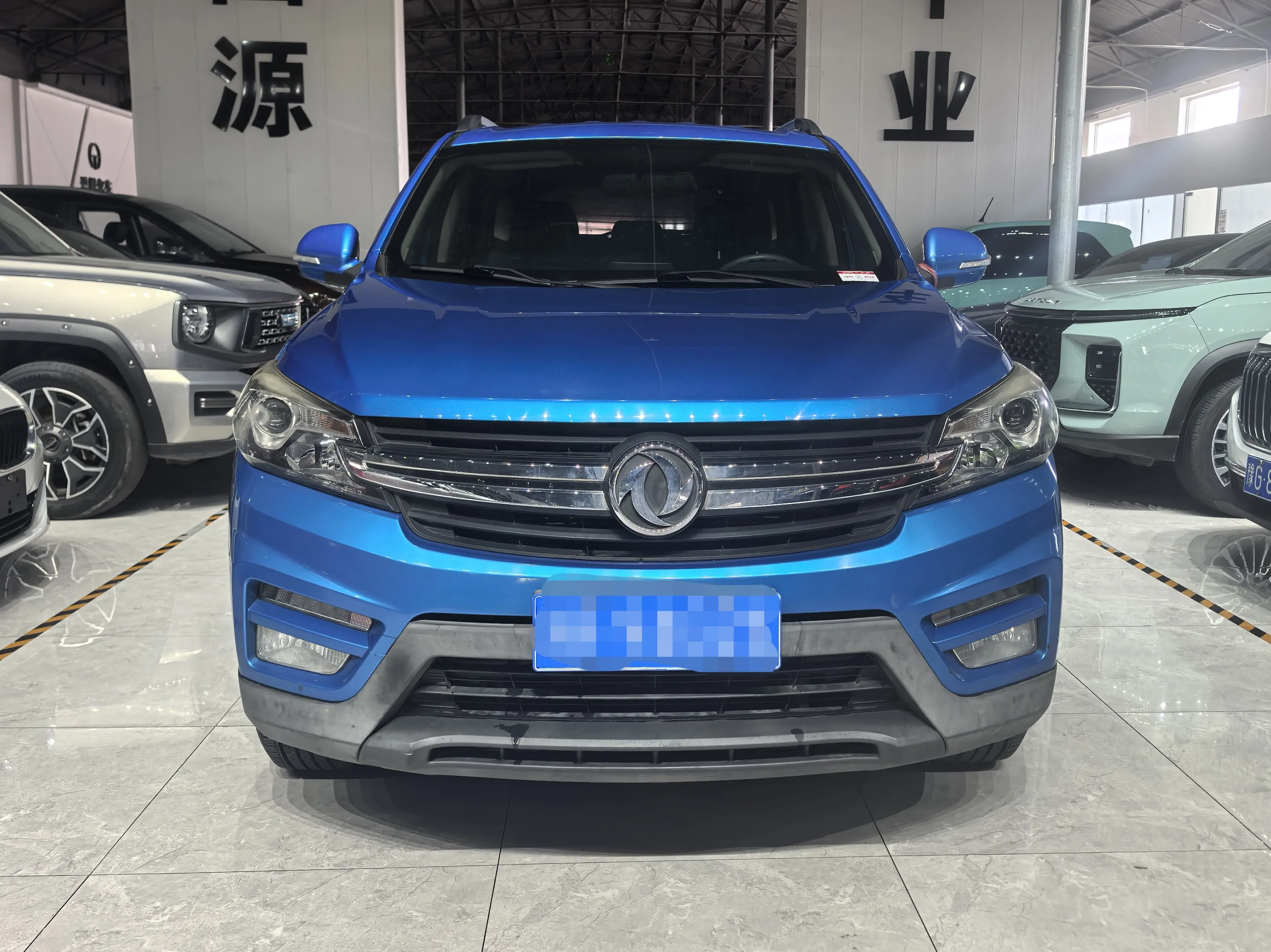 Dongfeng Scenery S560  из Китая